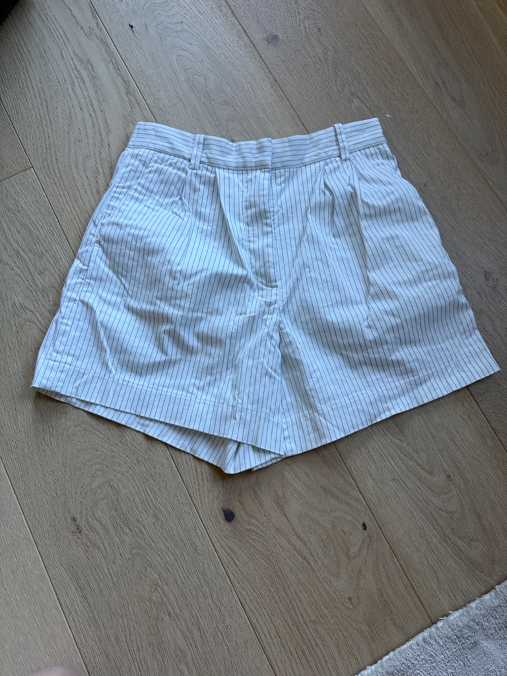 Abercrombie Classic High-Waist White Pinstripe Women’s Shorts